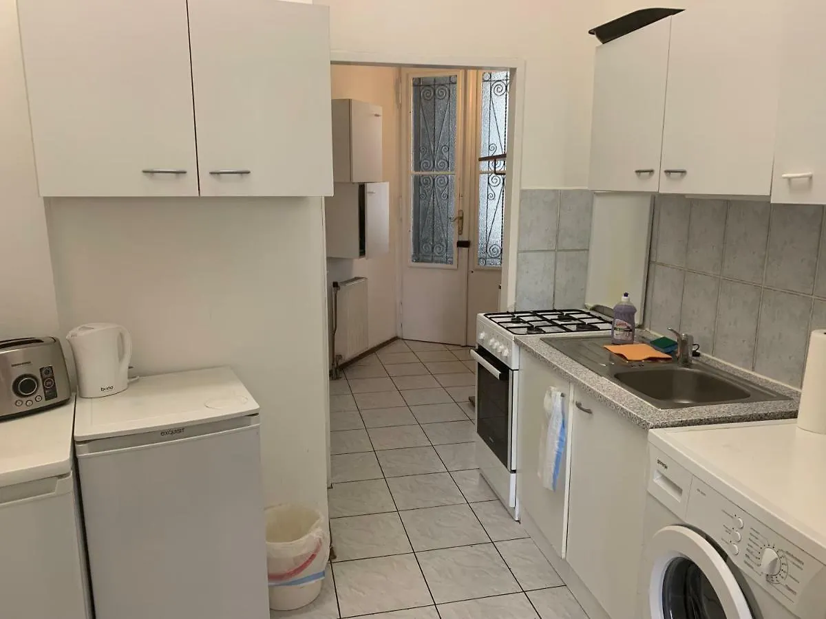 Bagira Apartments Vienna 0*,  Austria