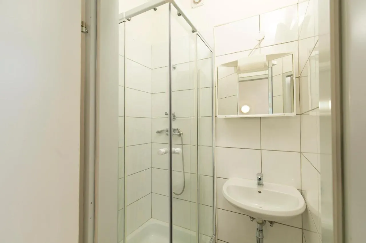 Bagira Apartments Vienna 0*,